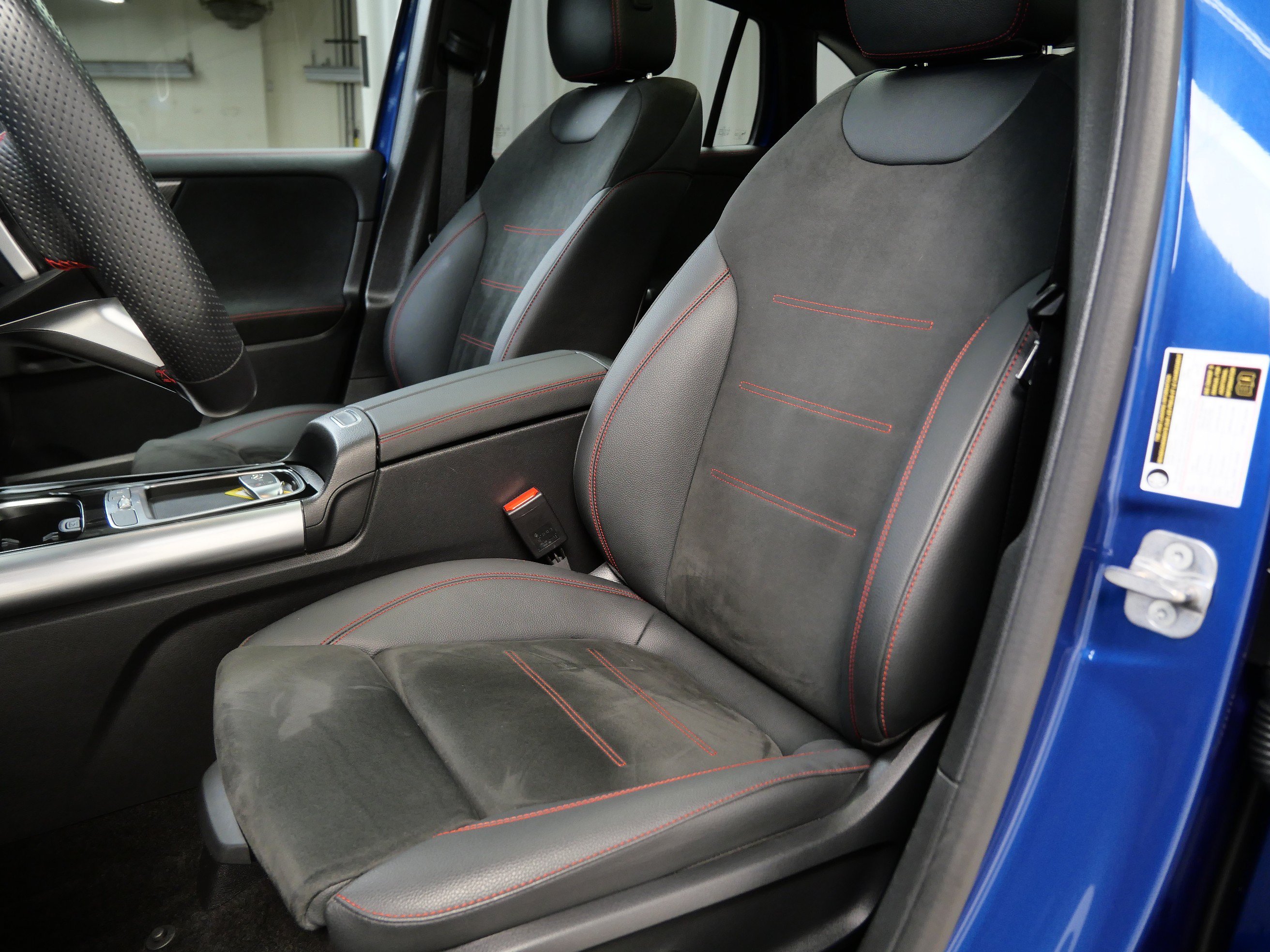 Certified 2025 Mercedes-Benz GLA 250 4MATIC image 3