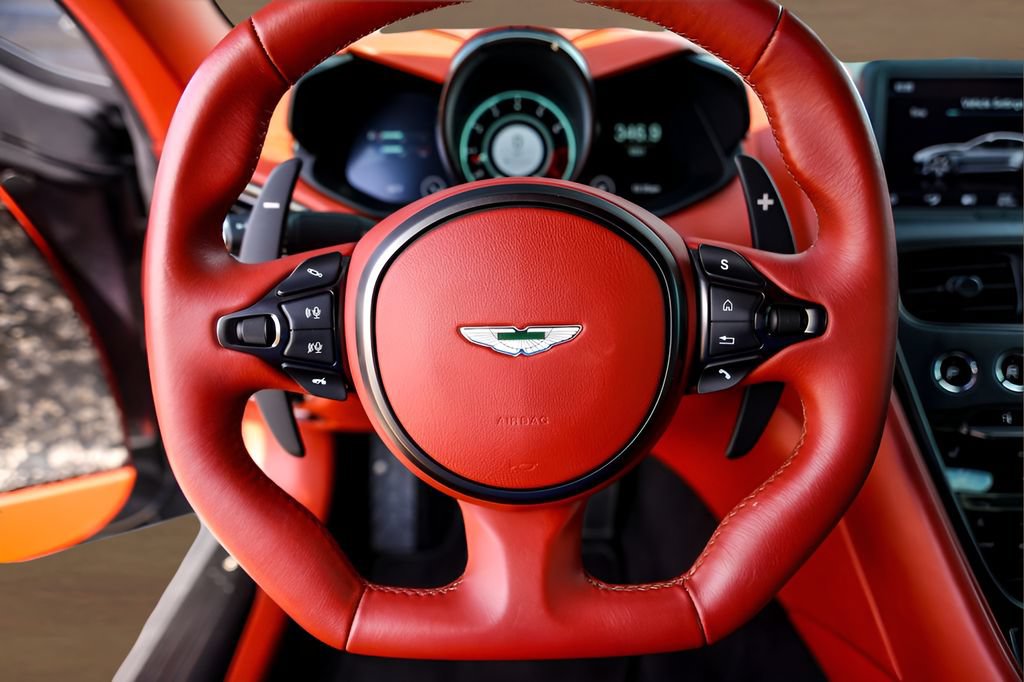 Used 2019 Aston Martin DBS Superleggera RWD image 13