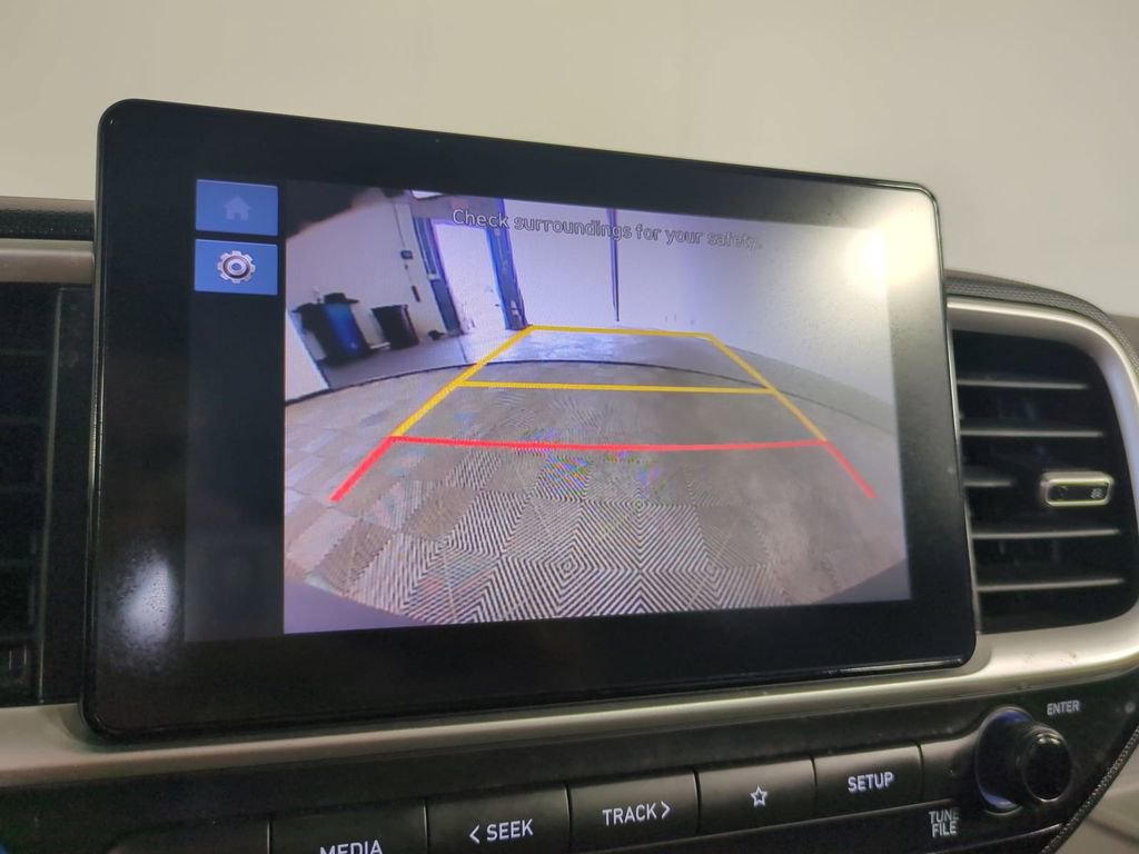 Used 2023 Hyundai Venue SEL image 25