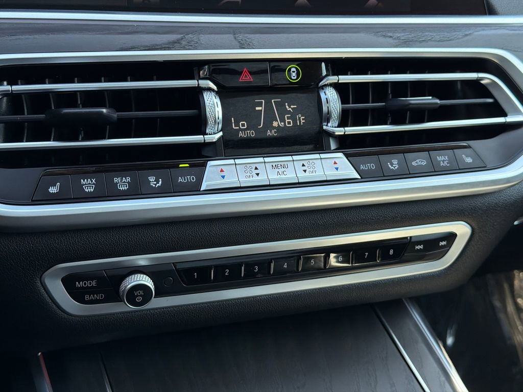 Used 2022 BMW X7 xDrive40i w/ Premium Package image 34