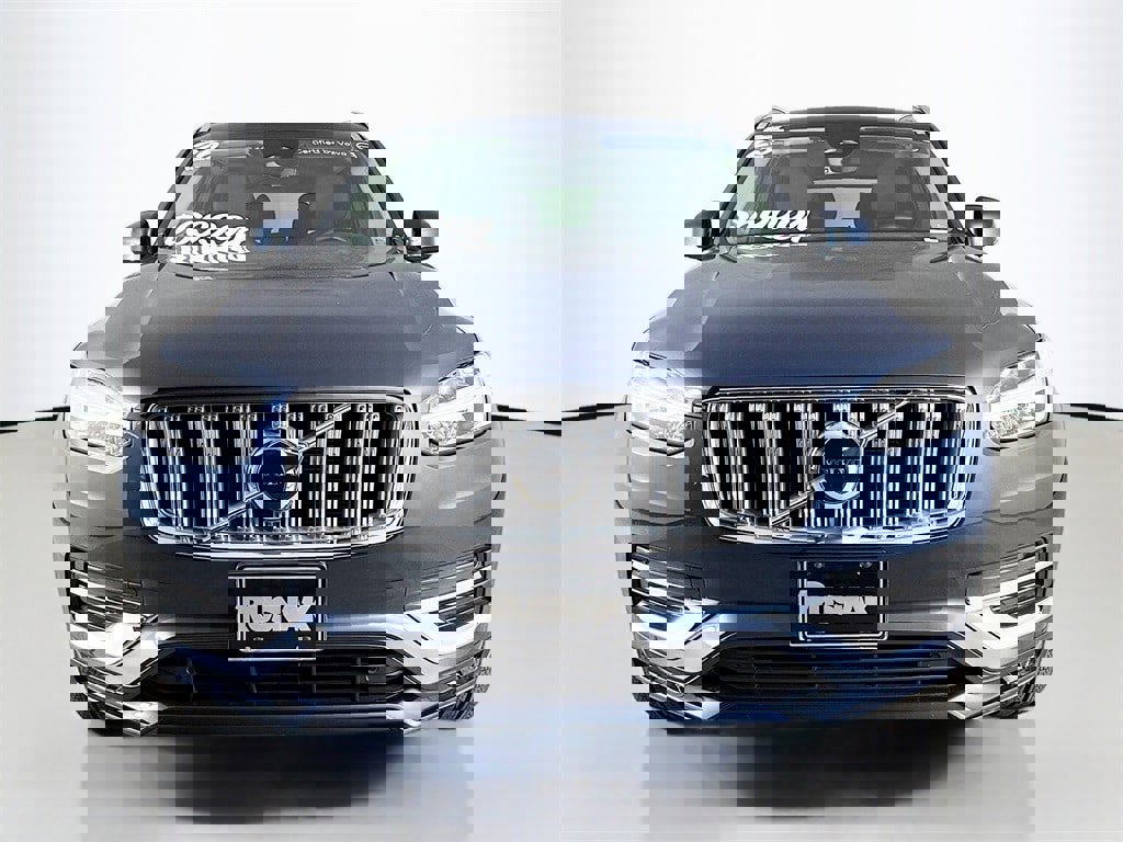 Certified 2025 Volvo XC90 B6 Core image 2