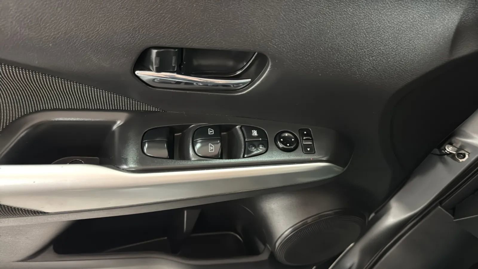 Used 2020 Nissan Kicks SV w/ Exterior Package FWD image 16