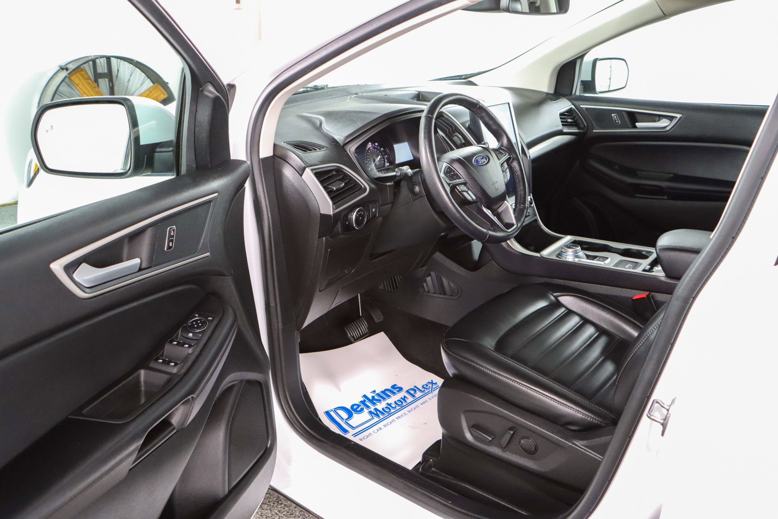 Used 2023 Ford Edge SEL AWD/4WD image 3