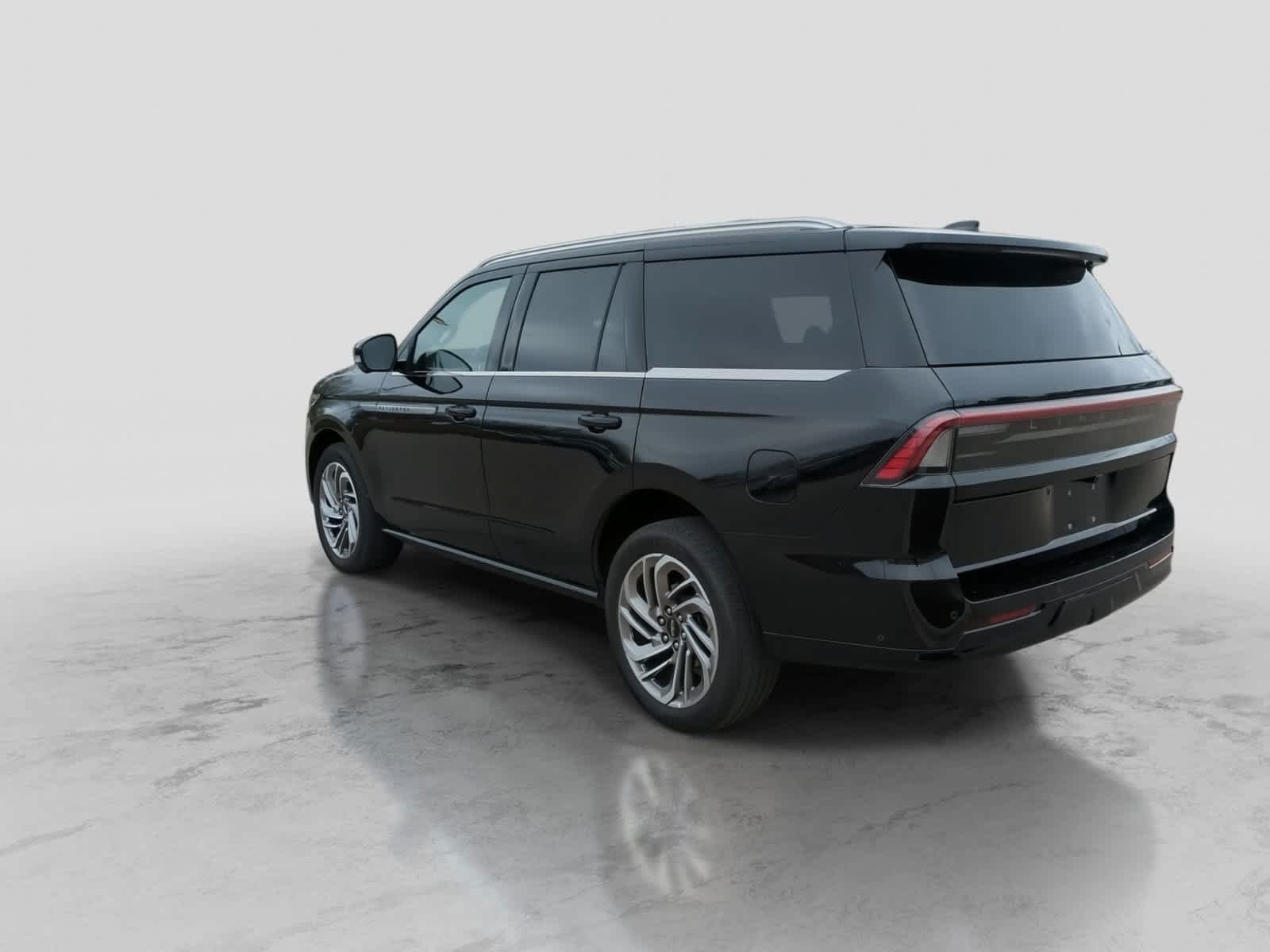 Used 2025 Lincoln Navigator Reserve AWD/4WD image 6