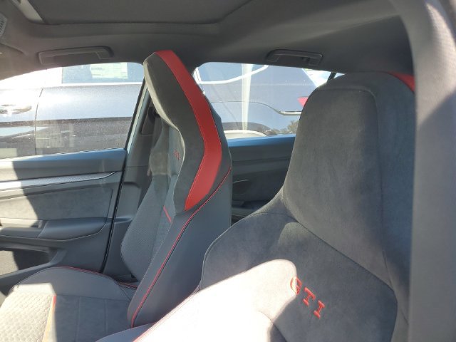 New 2026 Volkswagen GTI SE FWD image 16