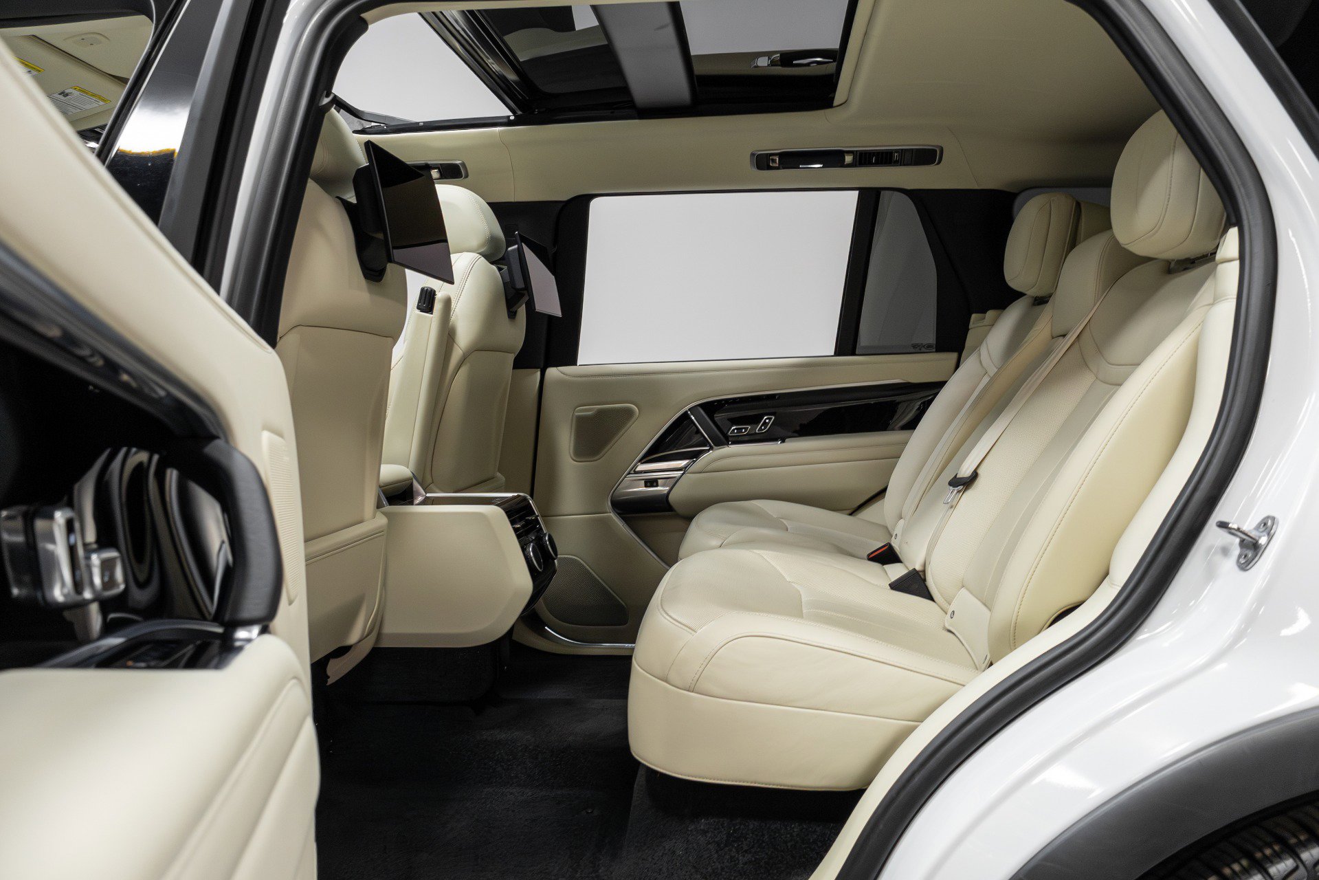 Used 2023 Land Rover Range Rover Long Wheelbase Autobiography image 40