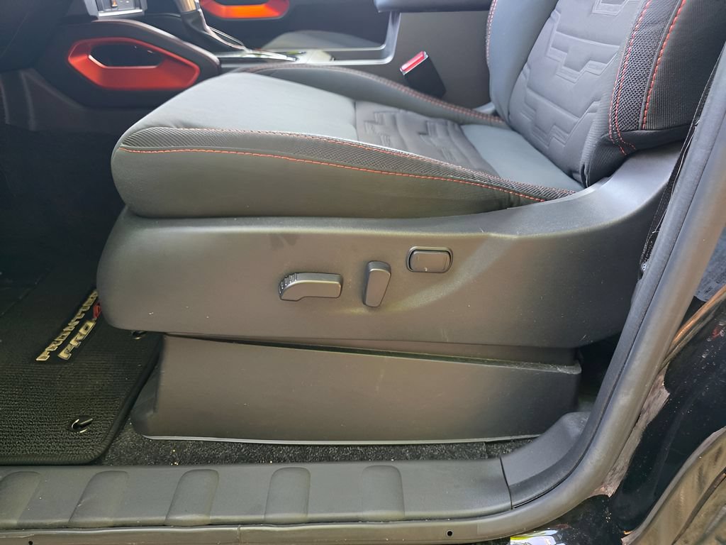 Used 2025 Nissan Frontier PRO-4X AWD/4WD image 17