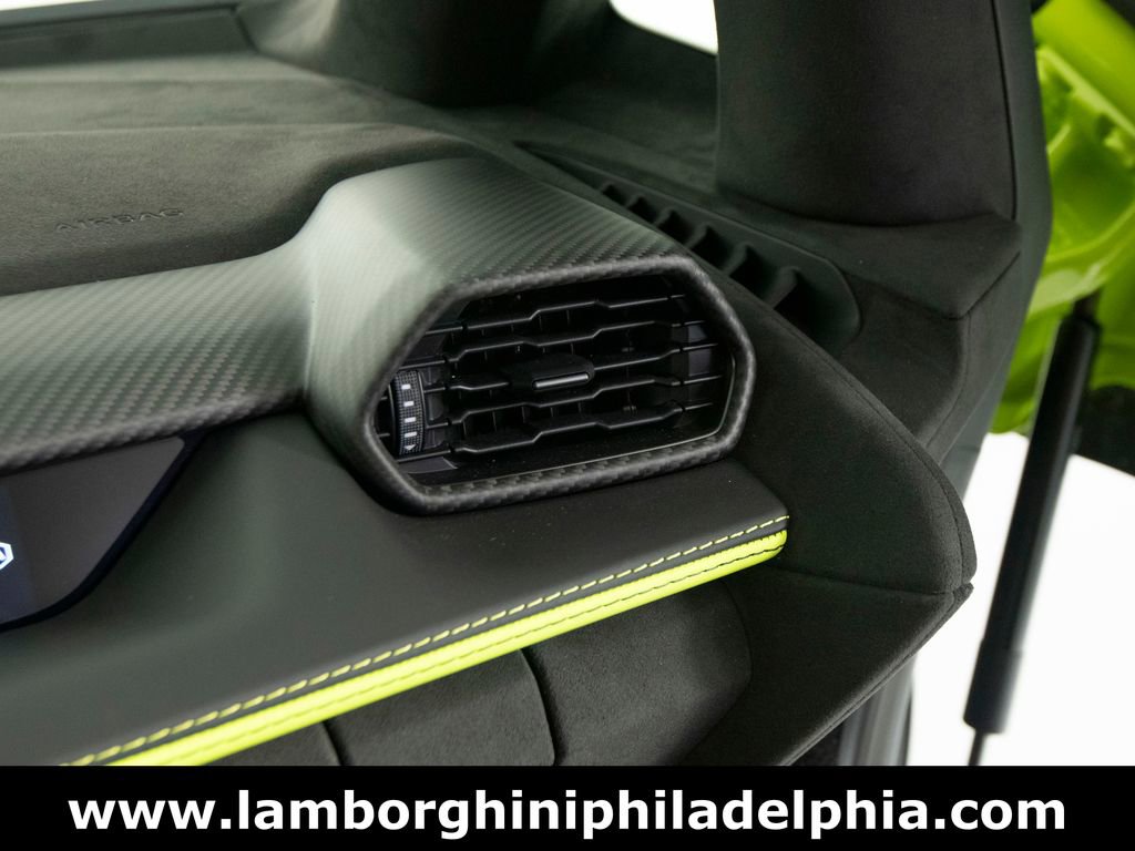 Used 2025 Lamborghini Revuelto image 37