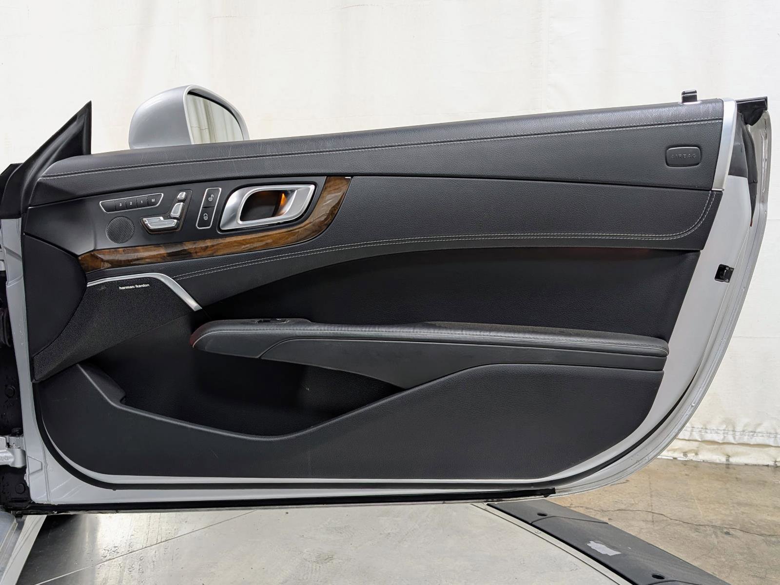 Used 2013 Mercedes-Benz SL 550 w/ Premium Pkg image 27