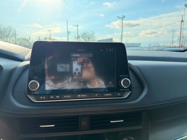 Used 2024 Nissan Rogue SV image 22