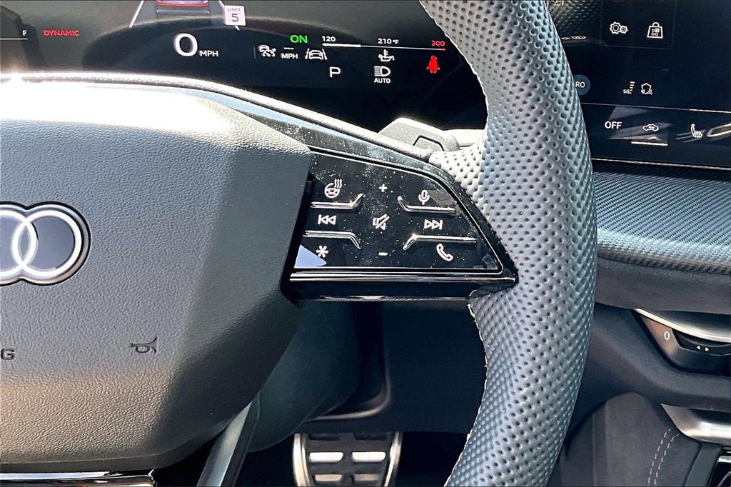 Used 2025 Audi SQ5 Premium Plus image 25