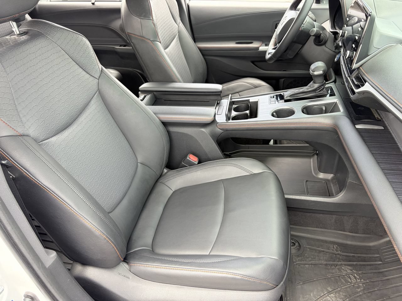 Used 2022 Toyota Sienna XSE w/ XSE Plus Package AWD/4WD image 10