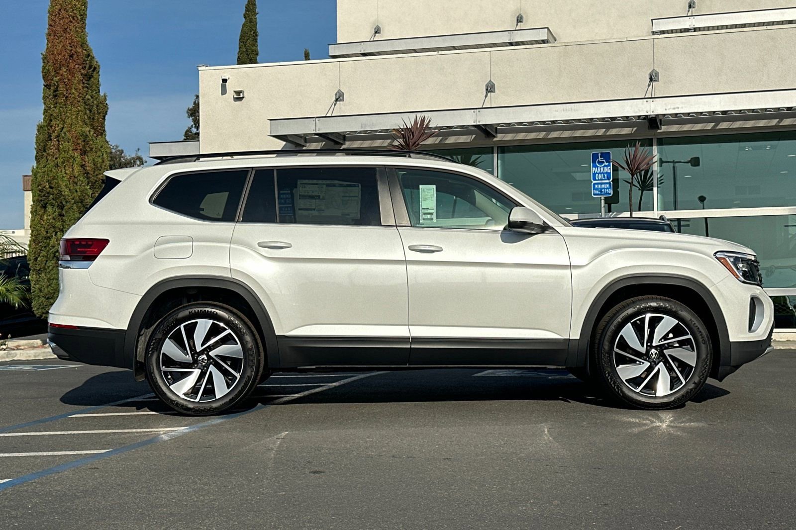 New 2026 Volkswagen Atlas SE image 4