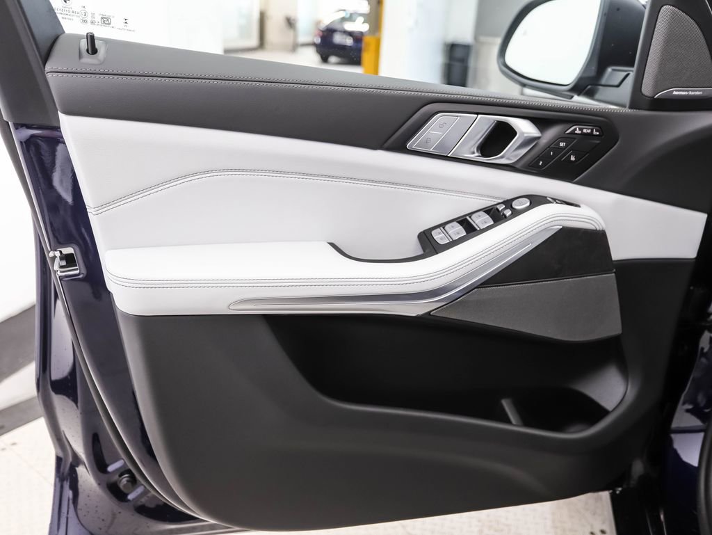 Used 2026 BMW X7 xDrive40i image 9