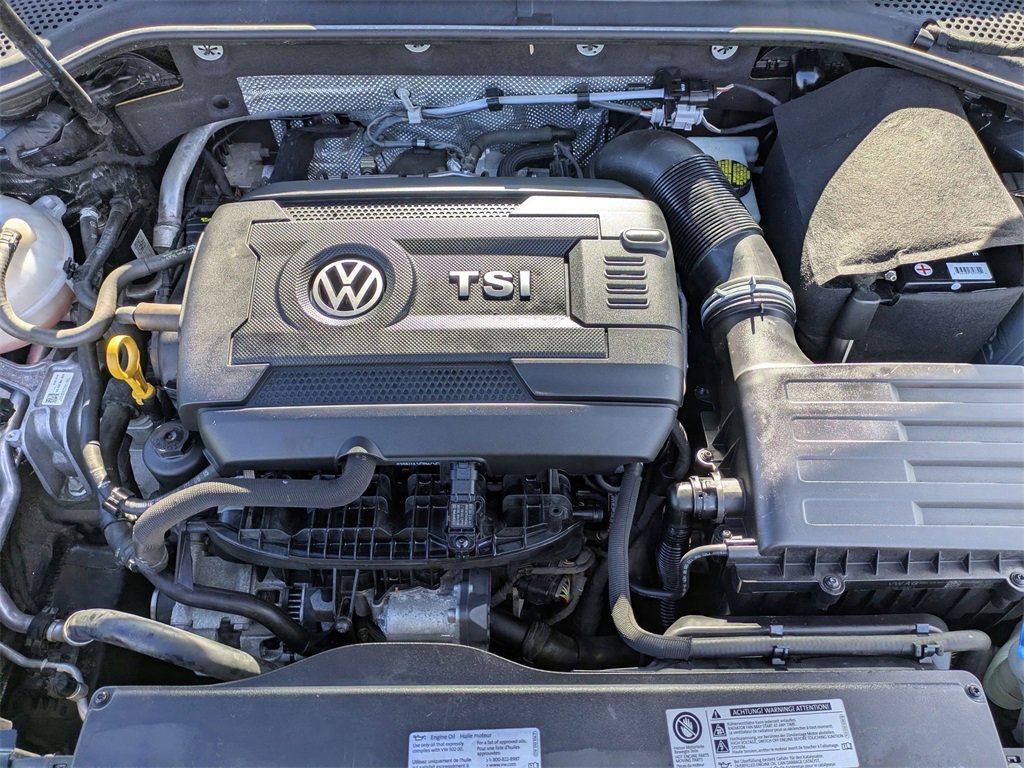 Used 2017 Volkswagen GTI SE image 38
