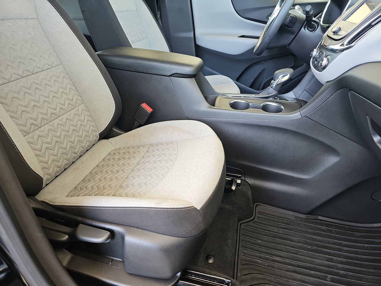 Used 2024 Chevrolet Equinox LS w/ LS Convenience Package FWD image 13