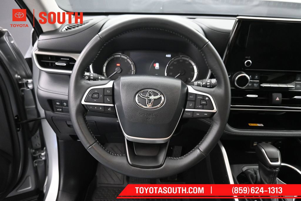 Used 2023 Toyota Highlander XLE AWD/4WD image 23