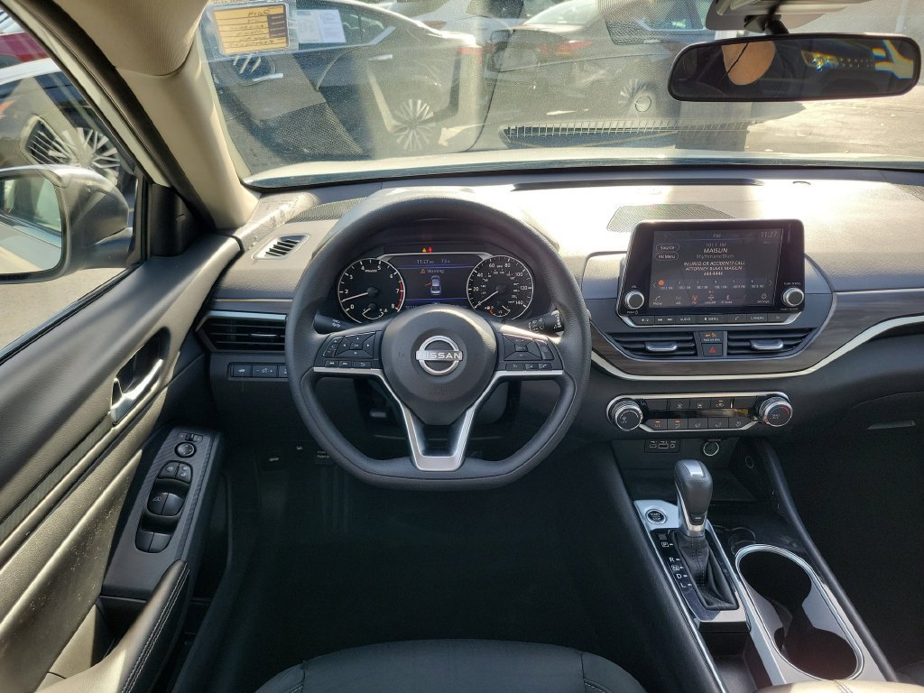 Used 2024 Nissan Altima 2.5 SV FWD image 15