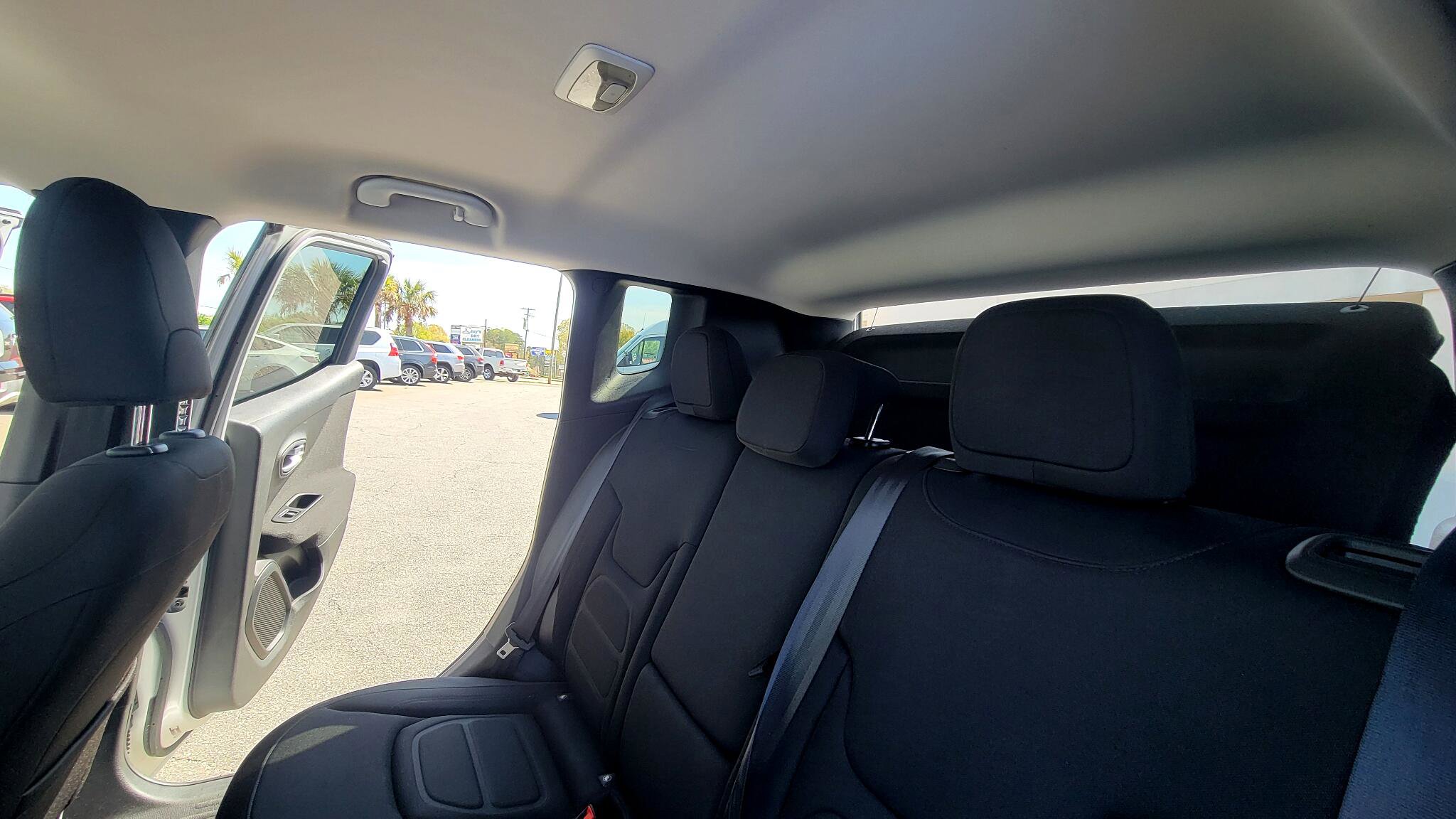 Used 2021 Jeep Renegade Latitude w/ Convenience Group image 36