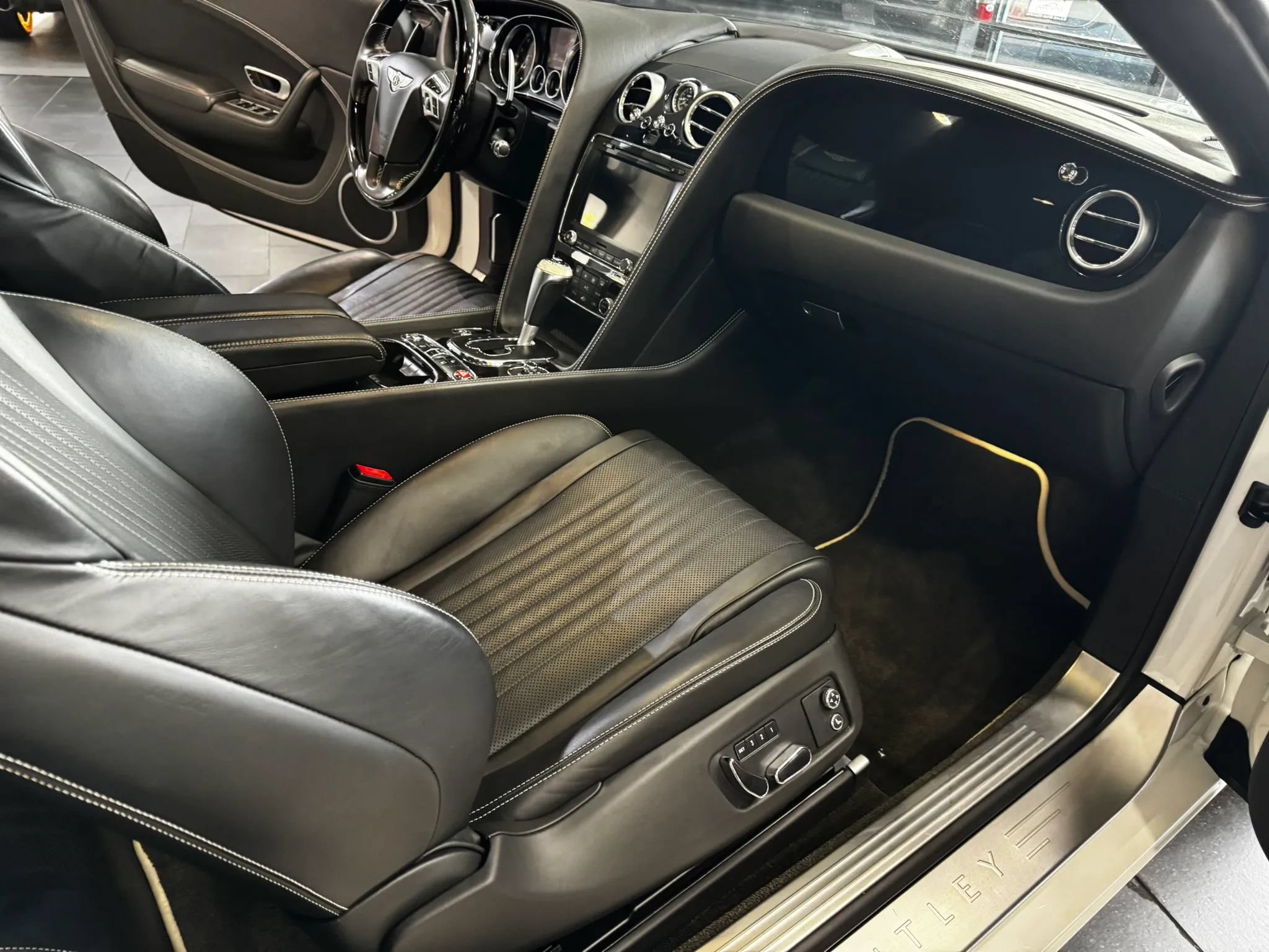 Used 2017 Bentley Continental GT AWD/4WD image 15
