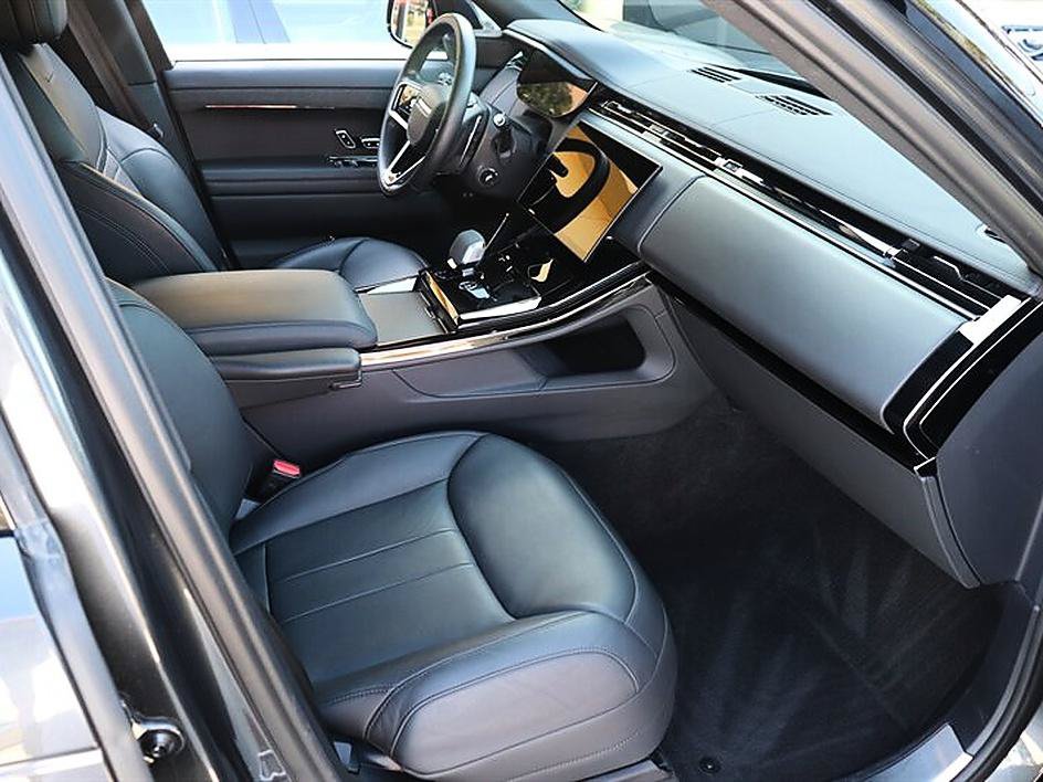 Used 2024 Land Rover Range Rover Sport SE AWD/4WD image 11