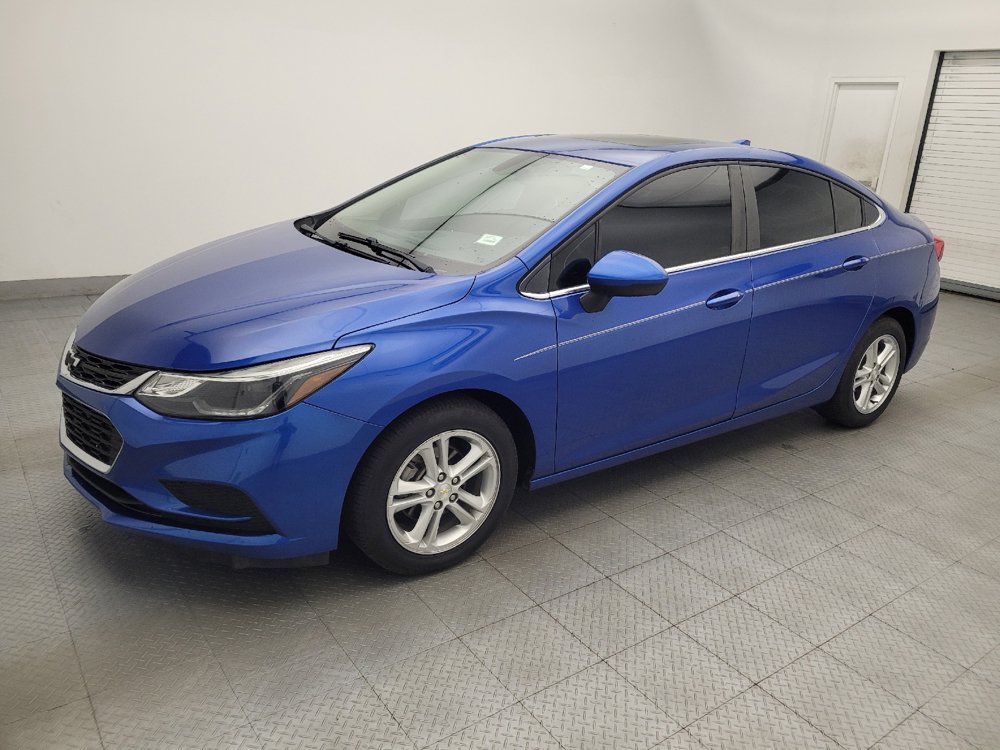 Used 2018 Chevrolet Cruze LT w/ Sun And Sound Package FWD image 2