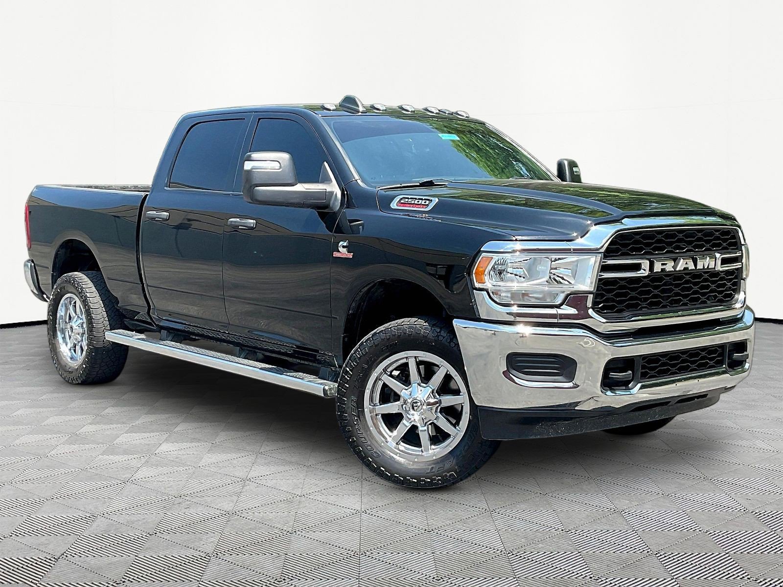Used 2023 RAM 2500 Tradesman w/ Chrome Appearance Group AWD/4WD image 2
