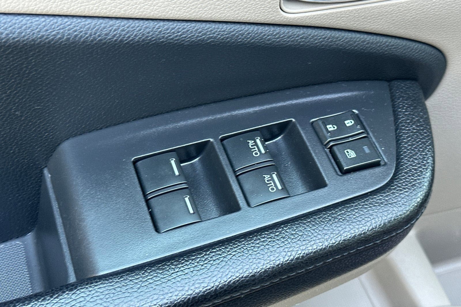 Used 2017 Honda Pilot Touring image 13