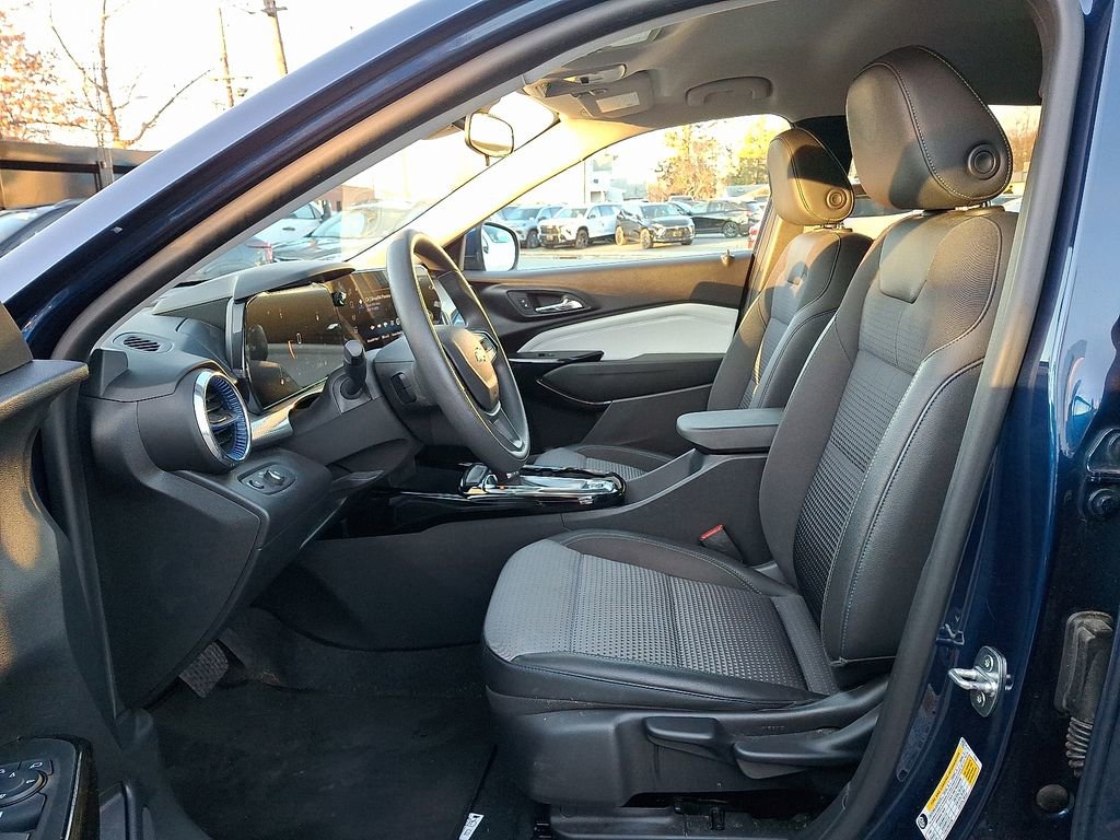 Used 2024 Chevrolet Trax LT image 13