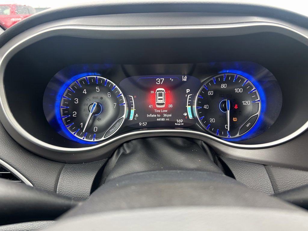 Used 2025 Chrysler Pacifica Select image 30