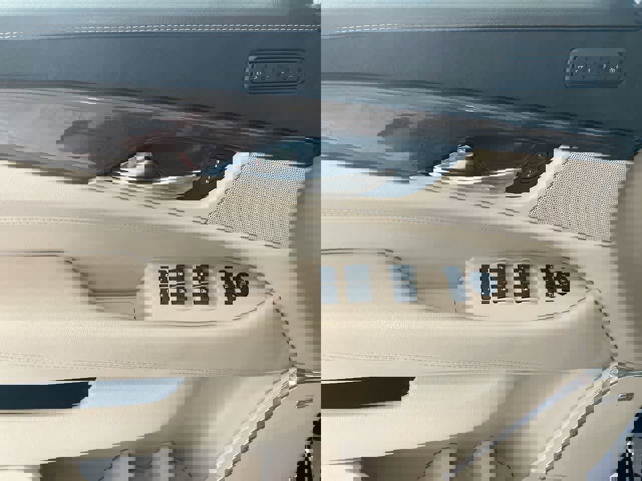 Used 2019 Cadillac Escalade Premium Luxury image 13