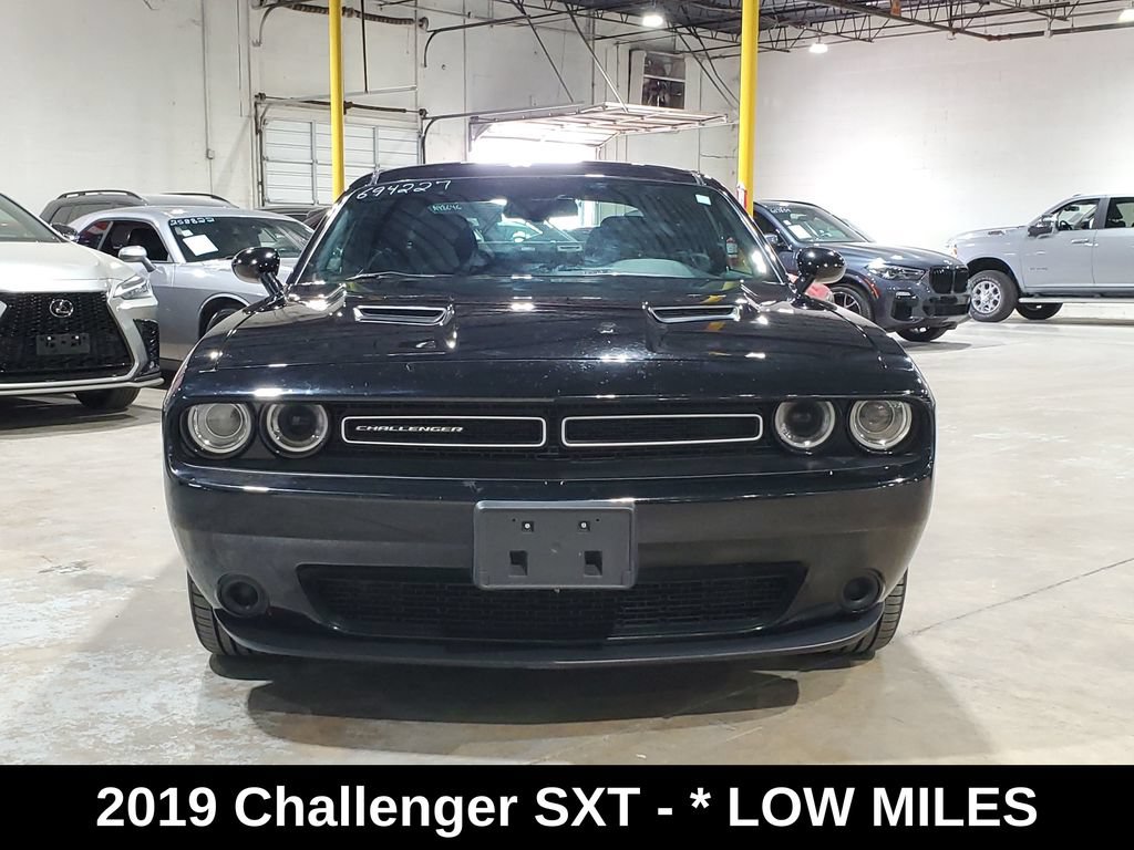 Used 2019 Dodge Challenger SXT RWD image 2