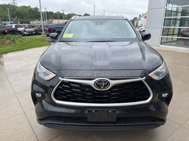 Used 2025 Toyota Highlander XLE AWD/4WD image 2