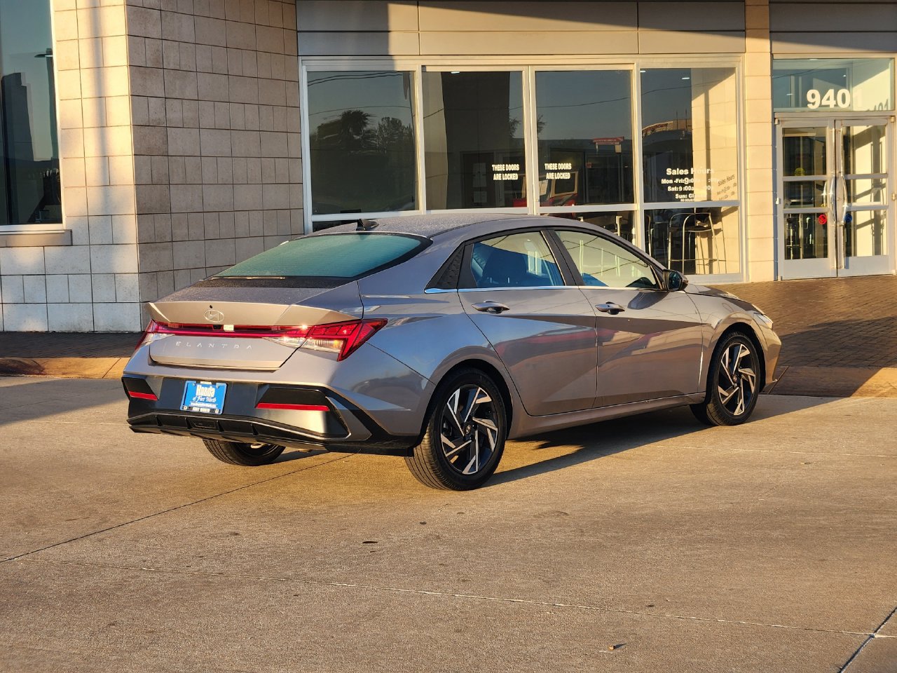Used 2025 Hyundai Elantra SEL FWD image 5