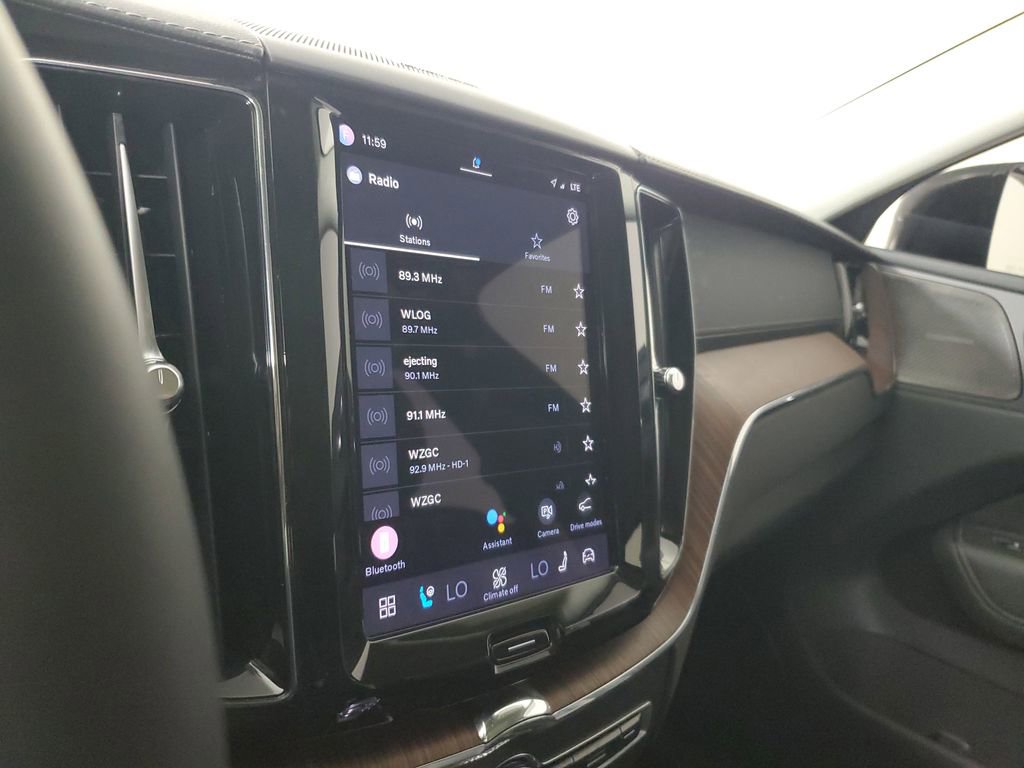 Used 2023 Volvo XC60 B5 Ultimate w/ Climate Package FWD image 28