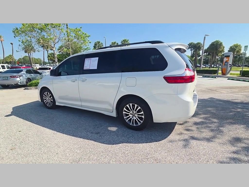 Used 2020 Toyota Sienna XLE FWD image 12