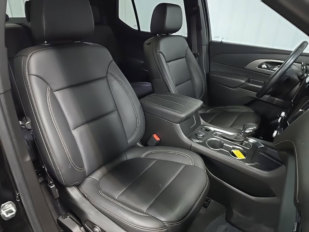 Used 2023 Chevrolet Traverse LT image 14