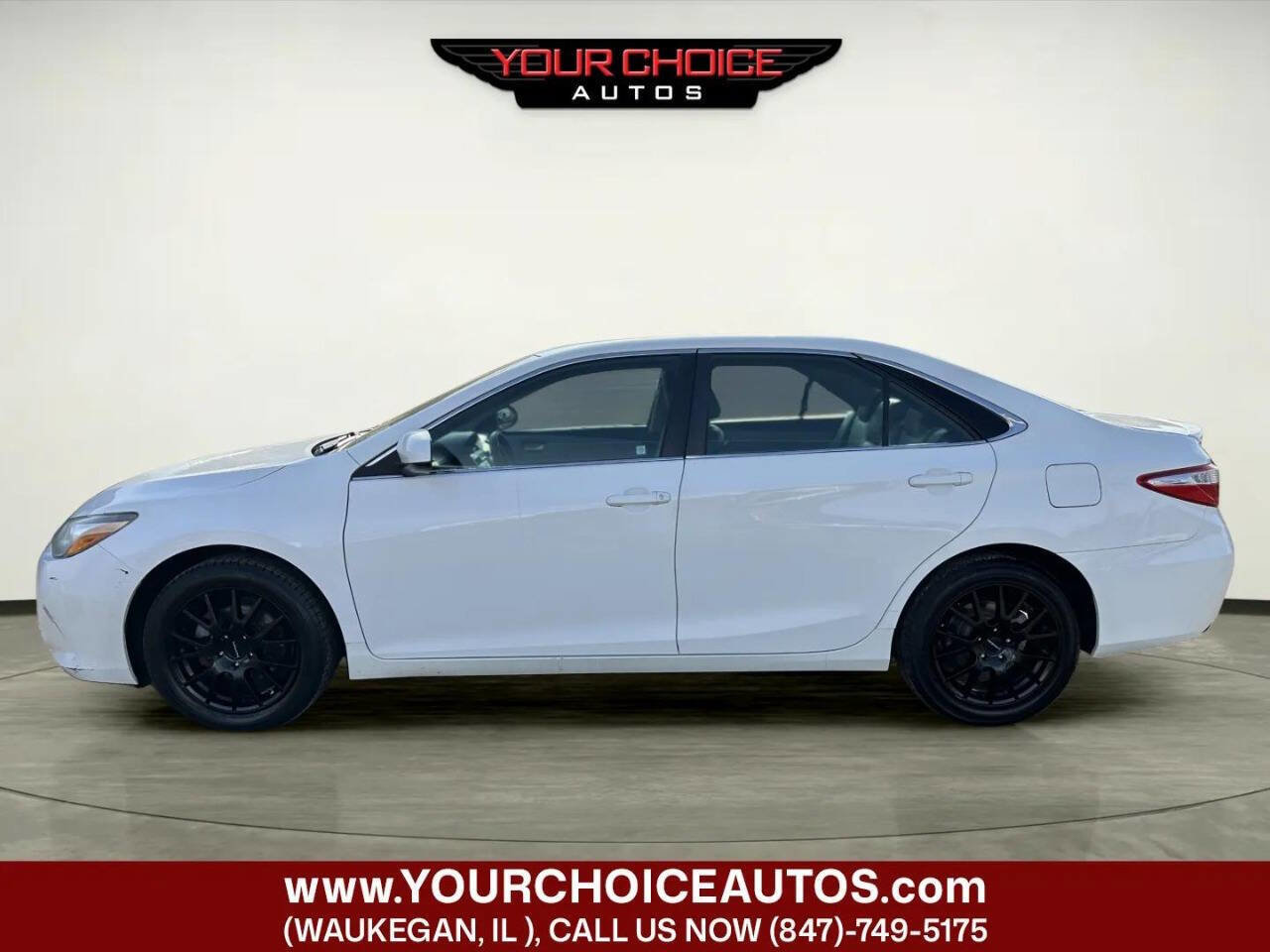 Used 2015 Toyota Camry SE FWD image 2