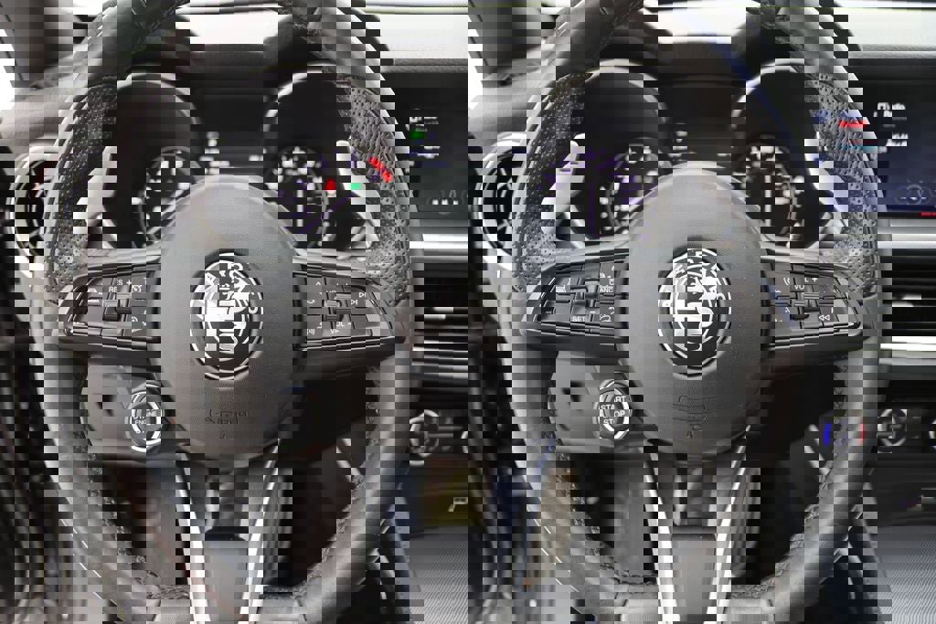 Used 2022 Alfa Romeo Stelvio Veloce image 16