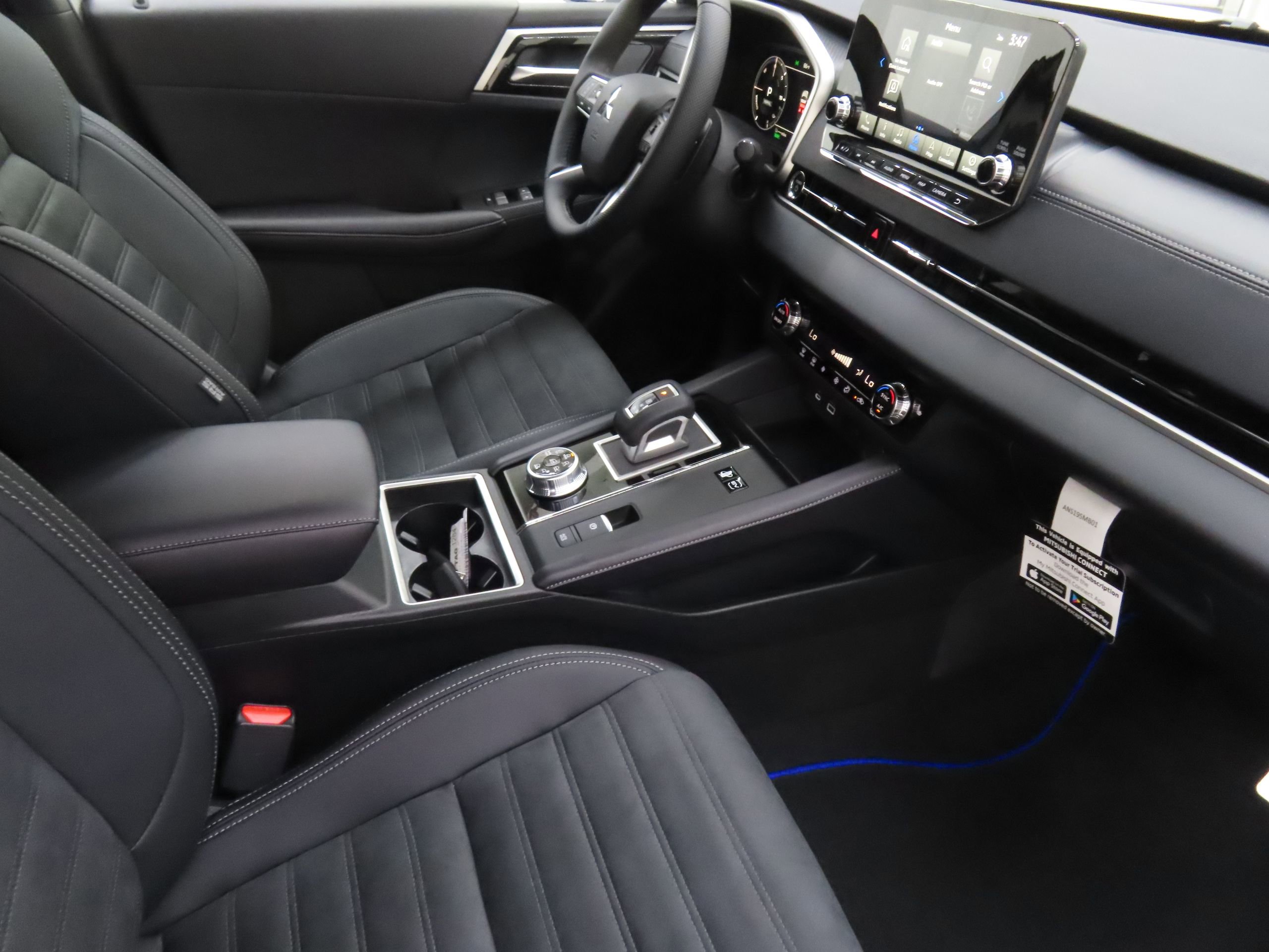 New 2025 Mitsubishi Outlander SE image 23