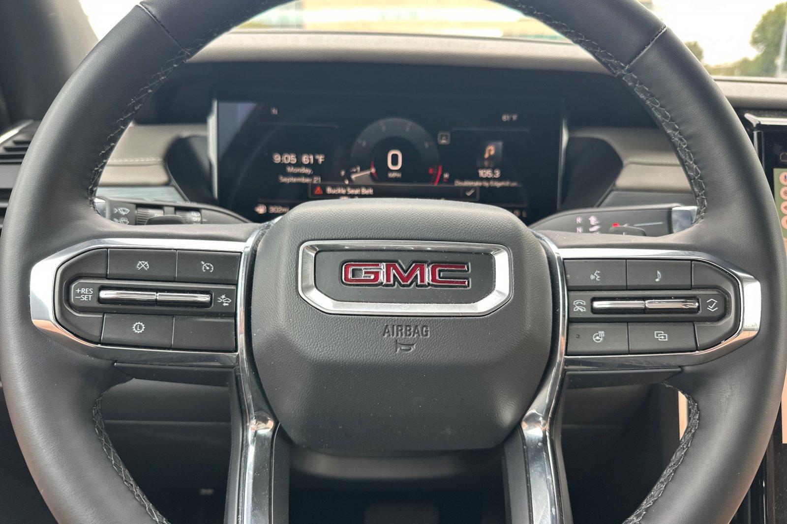 Used 2026 GMC Acadia Elevation w/ Elevation Premium Package FWD image 35