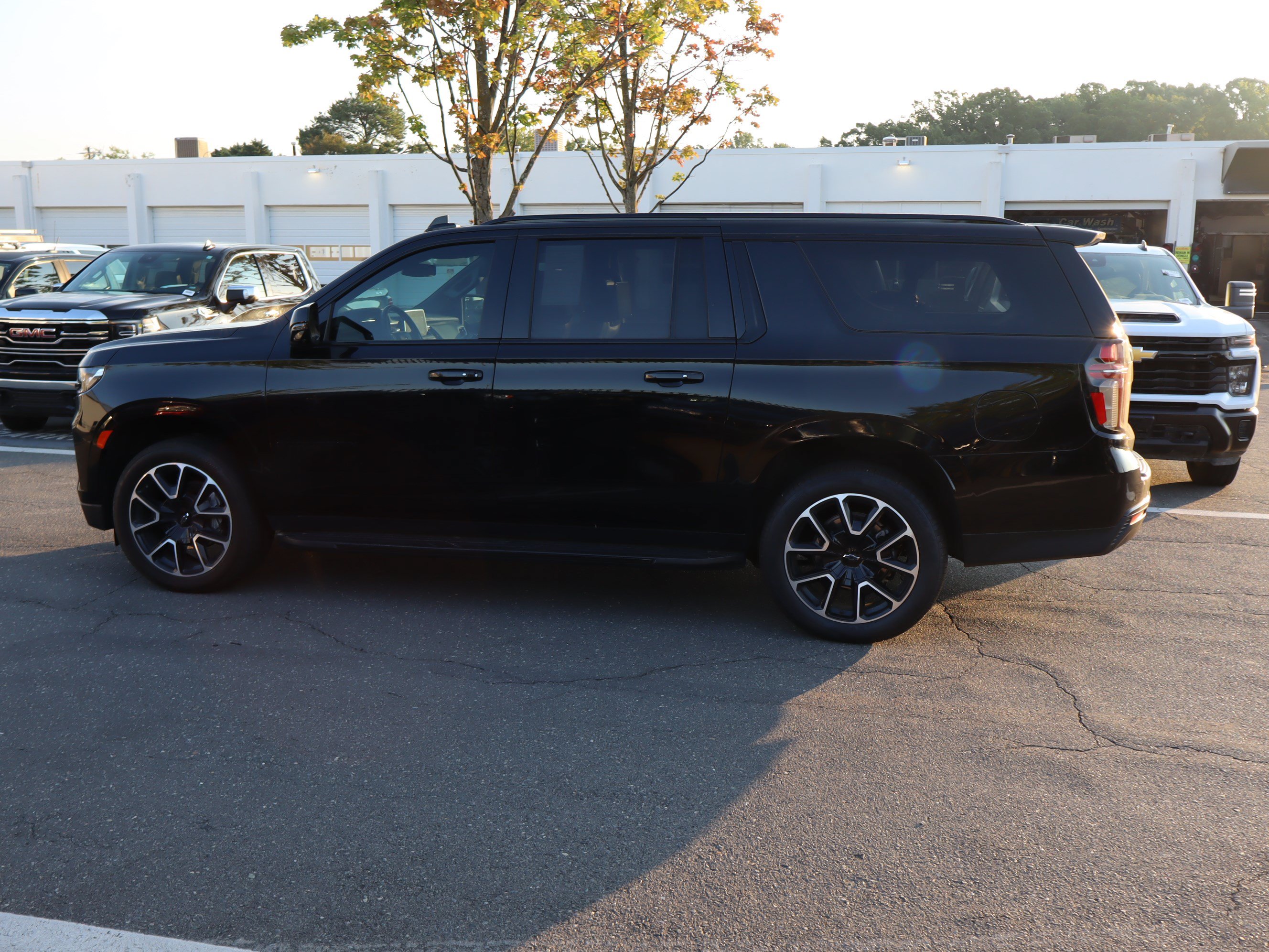 Used 2024 Chevrolet Suburban RST w/ Luxury Package AWD/4WD image 18
