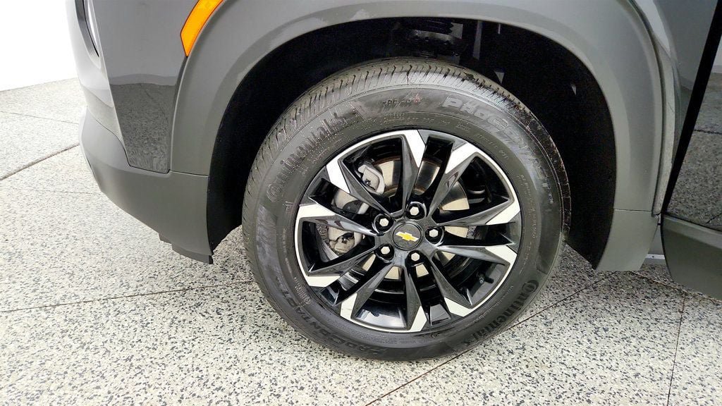 Used 2023 Chevrolet TrailBlazer LT w/ Convenience Package AWD/4WD image 9