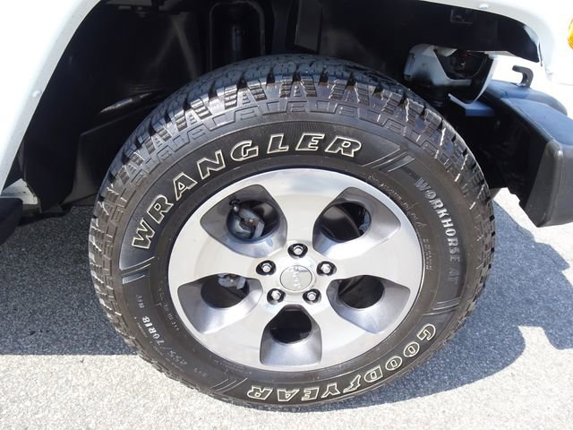 Used 2018 Jeep Wrangler Sahara image 22