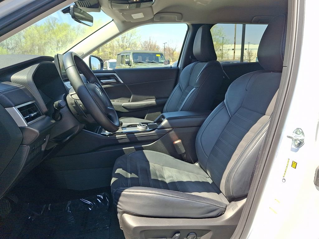 Used 2025 Mitsubishi Outlander SE AWD/4WD image 15
