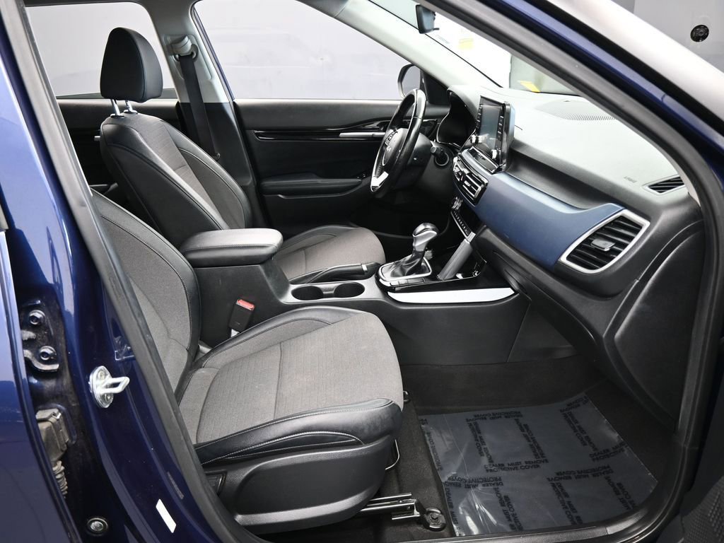 Used 2023 Kia Seltos S image 32