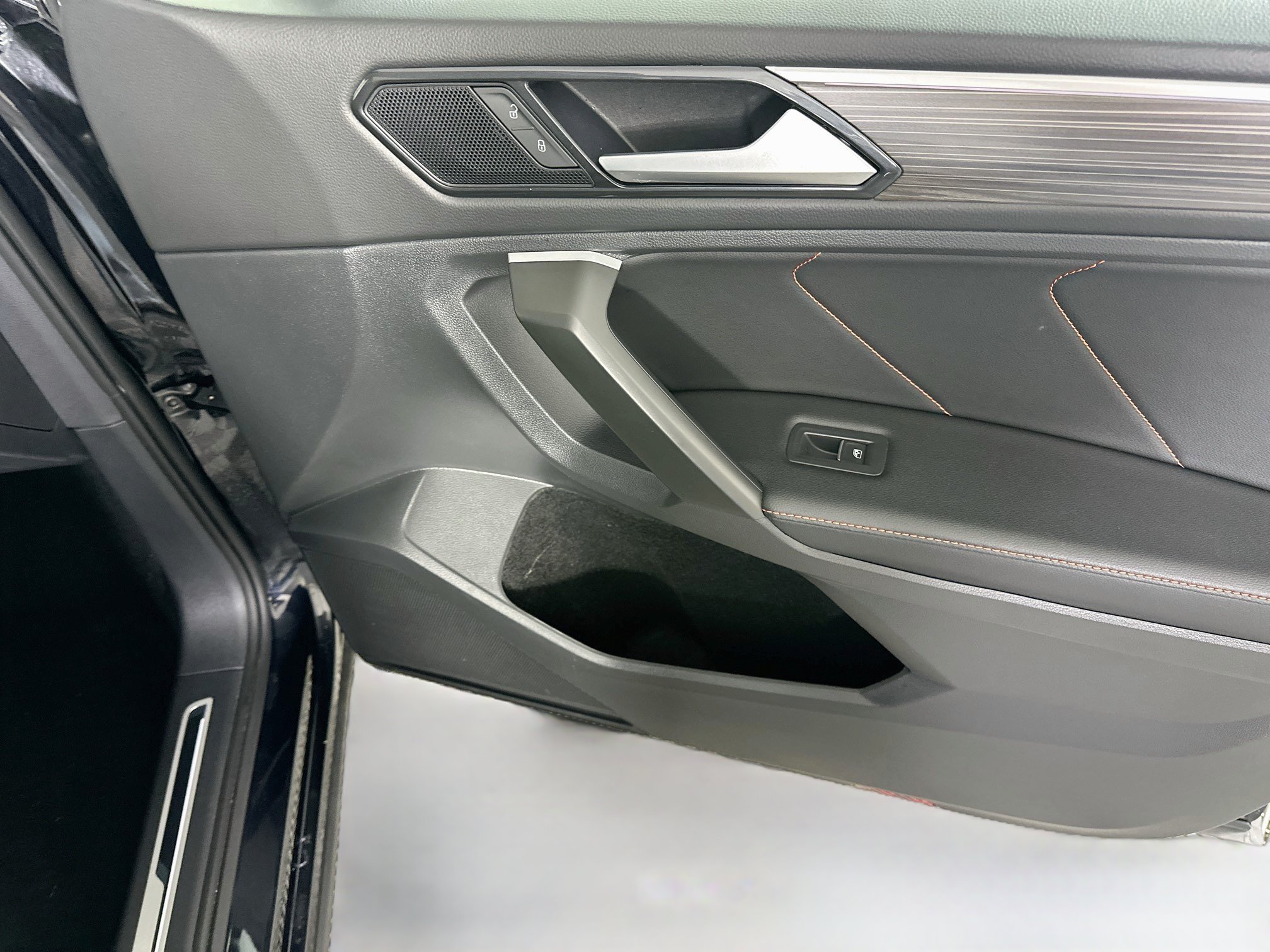 Used 2024 Volkswagen Tiguan Wolfsburg Edition FWD image 31