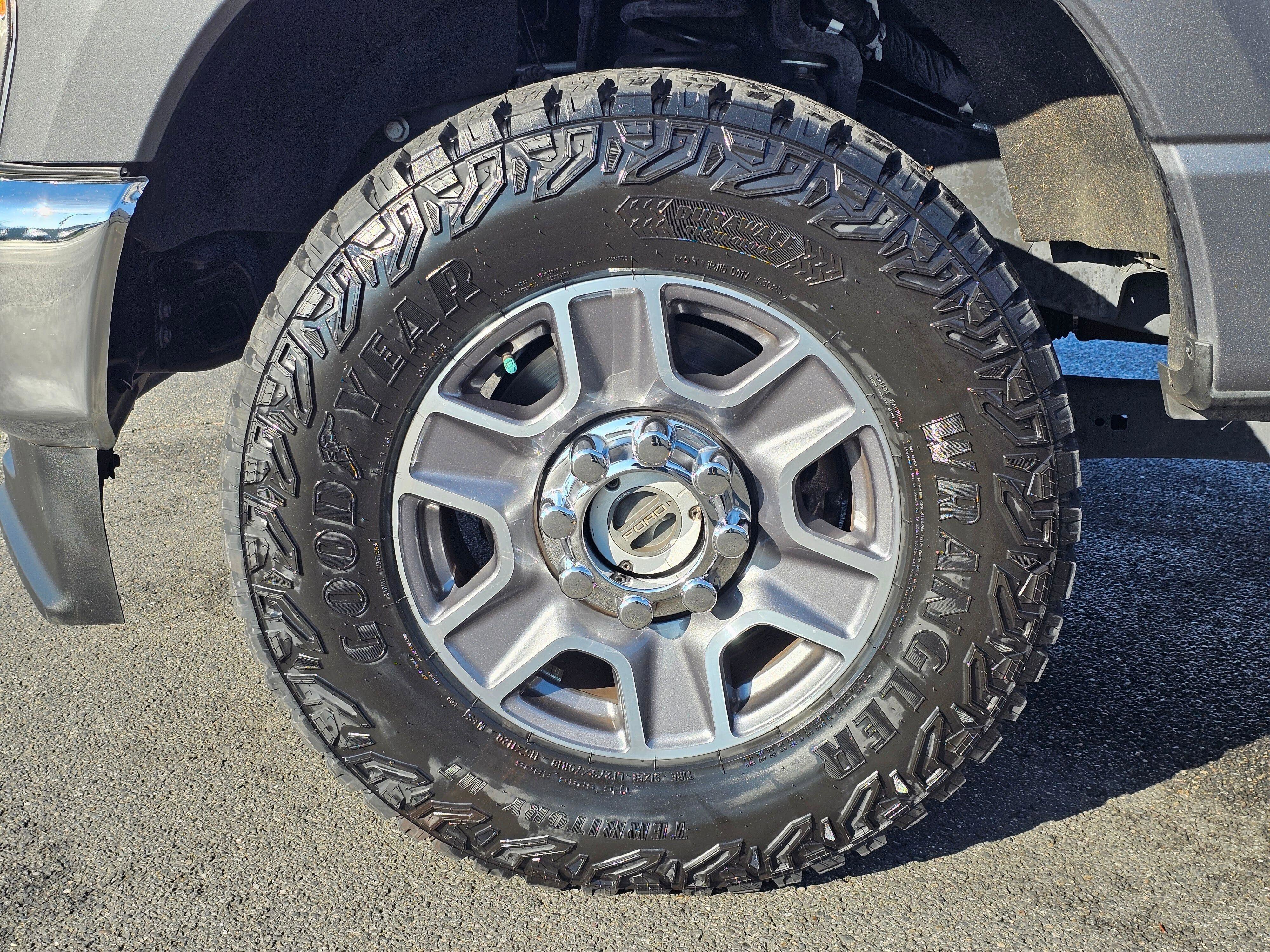 Used 2023 Ford F350 Lariat image 8