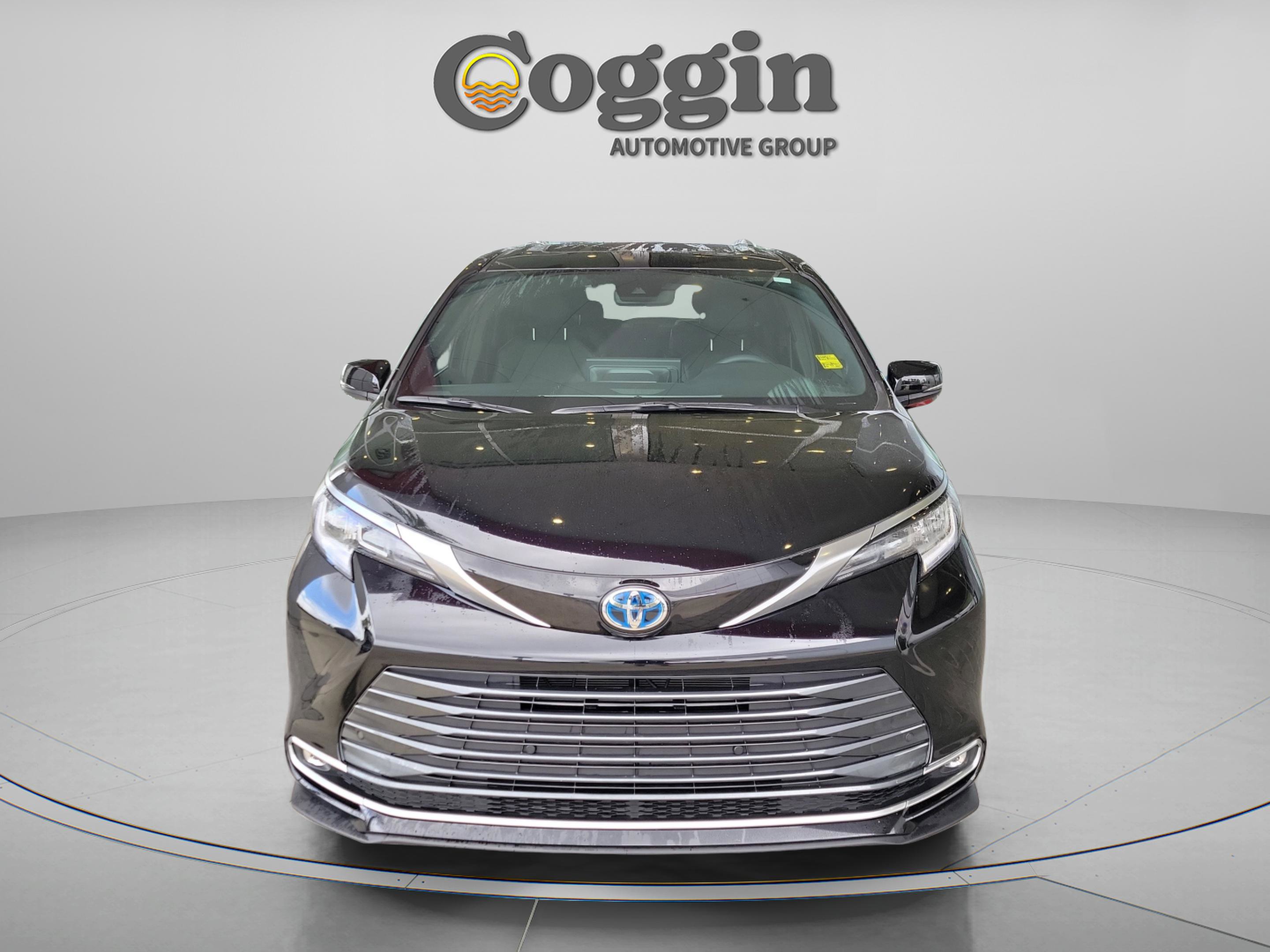 Used 2025 Toyota Sienna Limited image 6