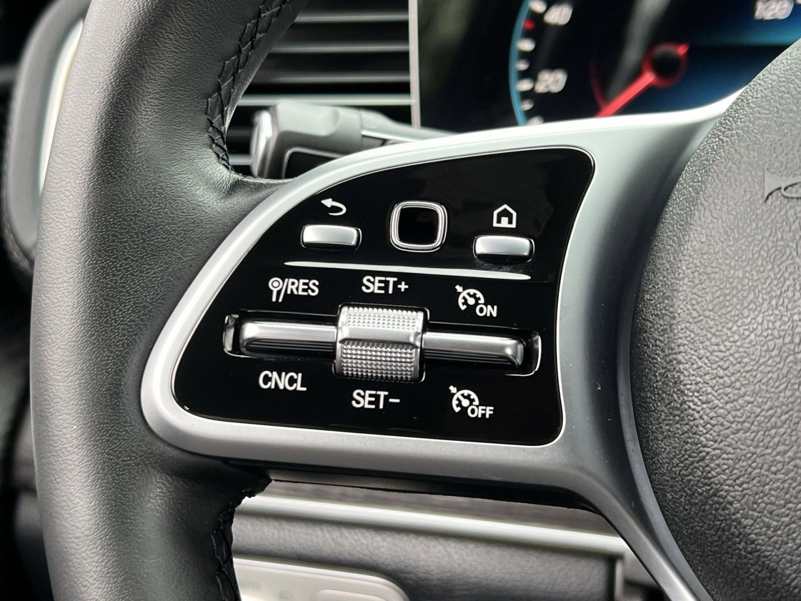 Certified 2022 Mercedes-Benz GLS 450 4MATIC image 32